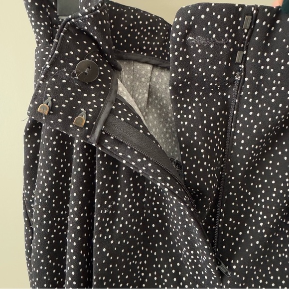 EXPRESS BLACK AND WHITE POLKA DOT ANKLE HIGH-RISE BELTED DRESS PANTS SIZE 00 - Picture 6 of 9